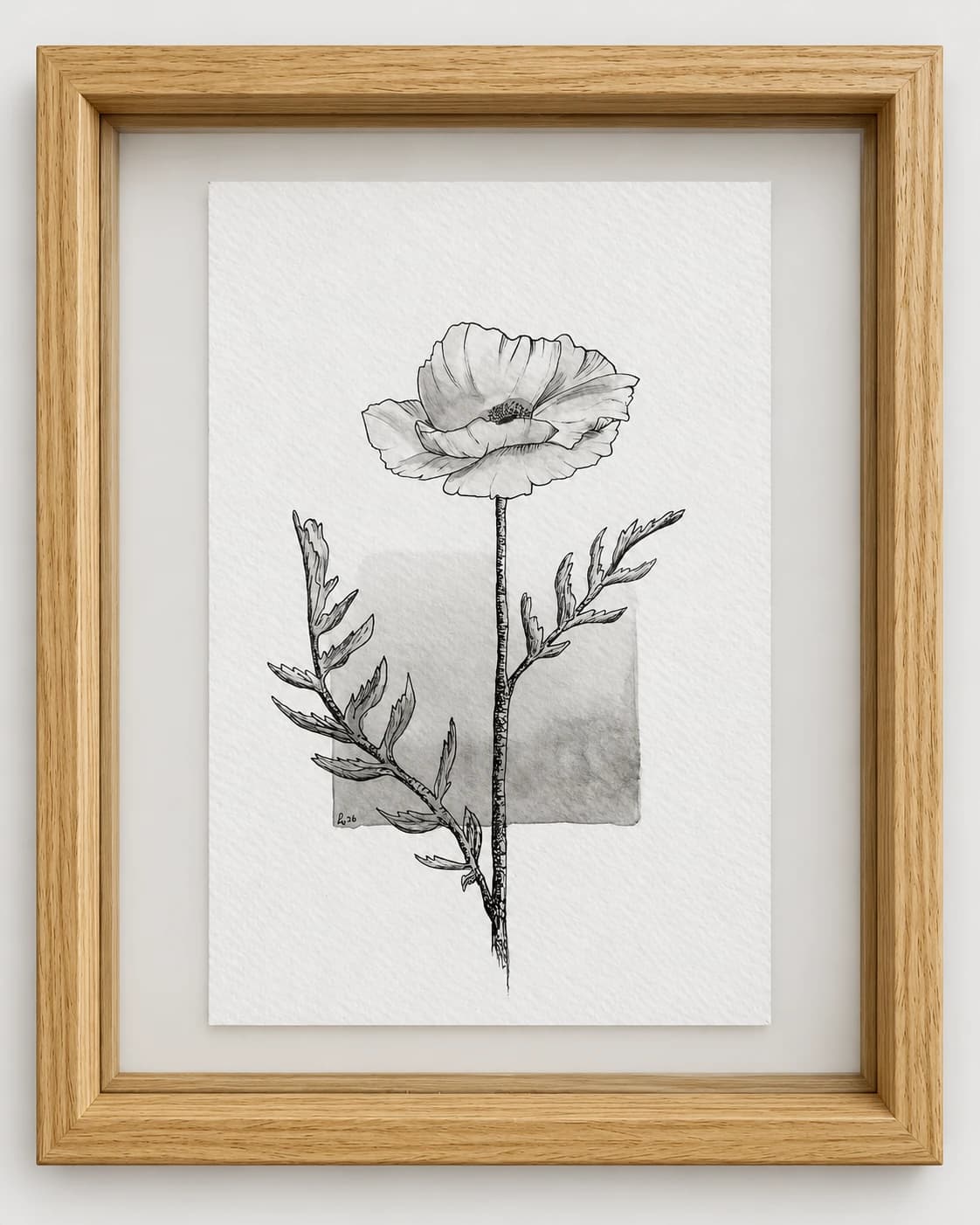 Een fijne bloemtekening met passe-partout in een gouden lijst.